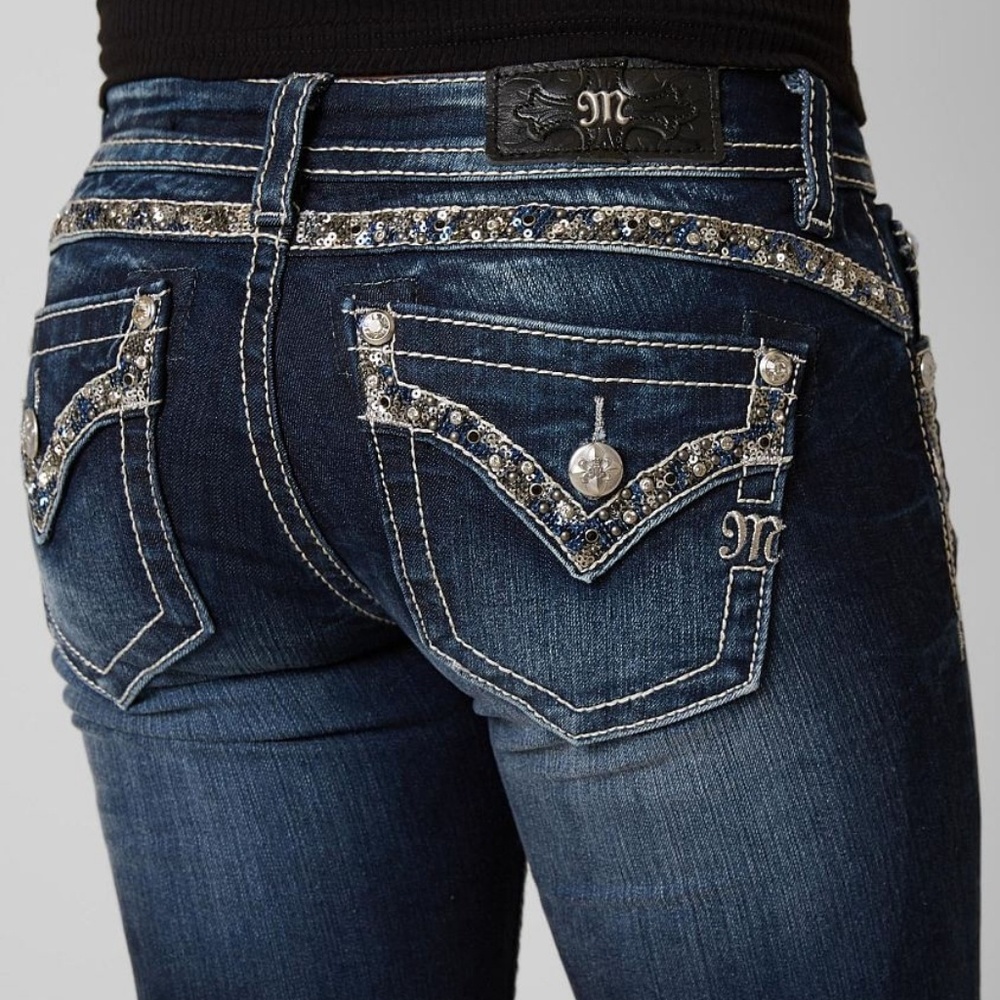 Miss Me, 31, Signature skinny jeans | Buckle